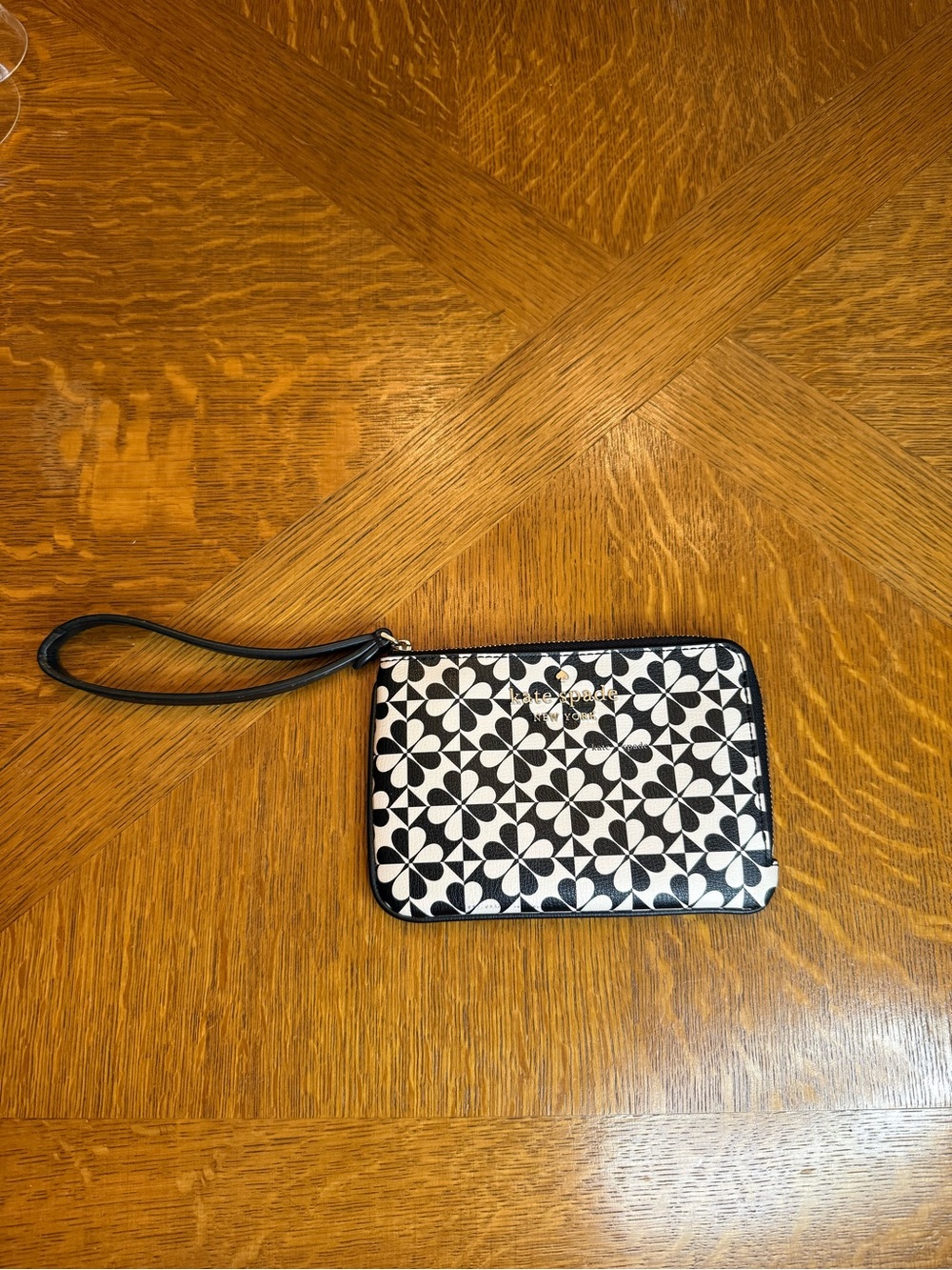 Kate Spade NY Hollie Spade Clover Geometric Wristlet
